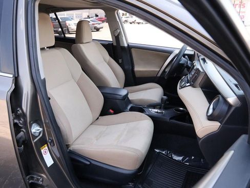 Used 2015 Toyota RAV4 XLE w/ Four Season Floor Mat Package AWD/4WD image 27