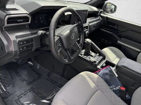 Certified 2025 Toyota Tacoma SR5 AWD/4WD image 11