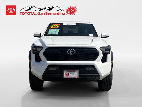 Certified 2025 Toyota Tacoma TRD Off-Road AWD/4WD image 8