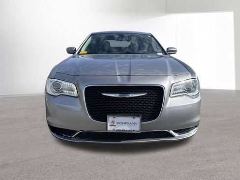Used 2017 Chrysler 300 Limited RWD image 29