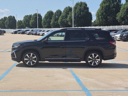 Used 2025 Honda Pilot Elite image 9