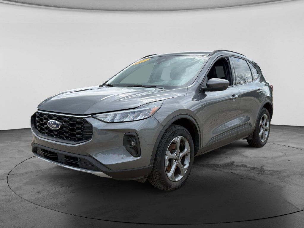 Used 2025 Ford Escape ST-Line Select AWD/4WD image 4