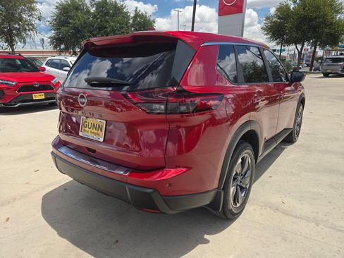 Certified 2025 Nissan Rogue SV FWD image 3