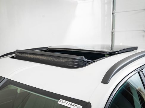 Used 2022 Audi e-tron Premium w/ Convenience Plus Package image 14