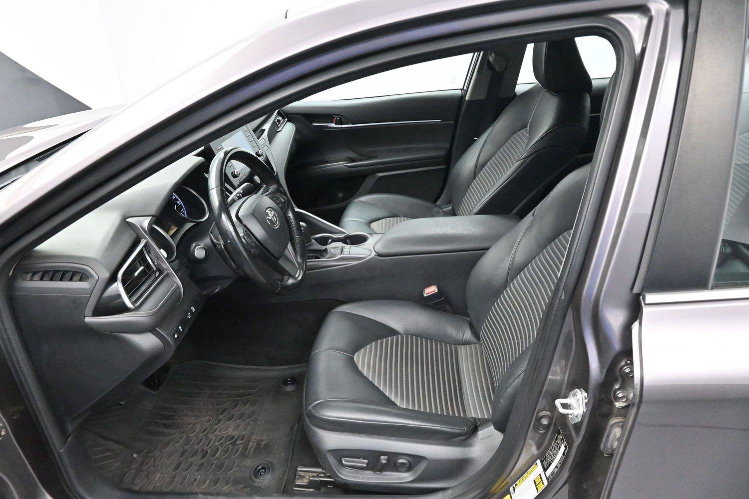 Used 2023 Toyota Camry SE FWD image 11