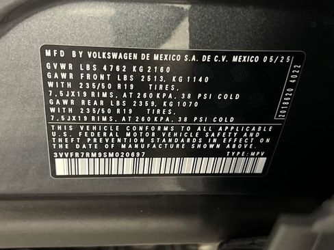 Certified 2025 Volkswagen Tiguan SE FWD image 28