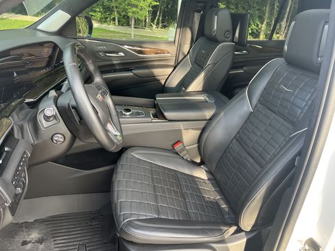 Used 2024 Cadillac Escalade Sport Platinum AWD/4WD image 14