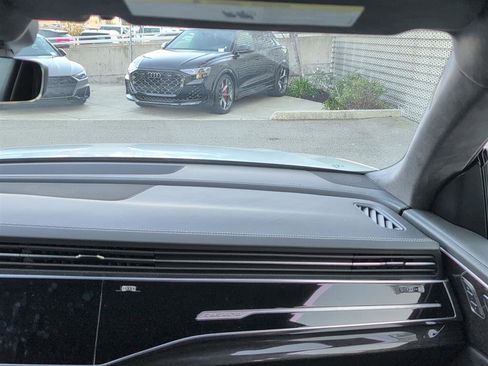 Used 2024 Audi Q8 Prestige w/ Prestige Package image 11