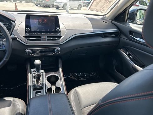 Used 2025 Nissan Altima 2.5 SR AWD/4WD image 12
