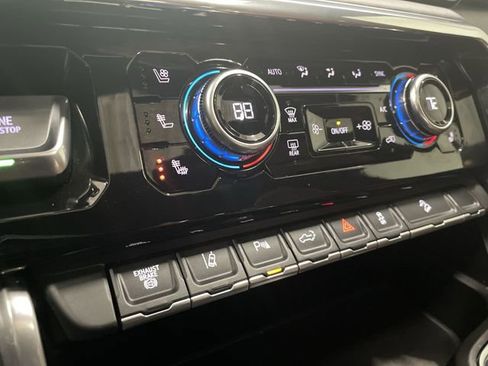 Used 2025 GMC Sierra 2500 Denali Ultimate image 32