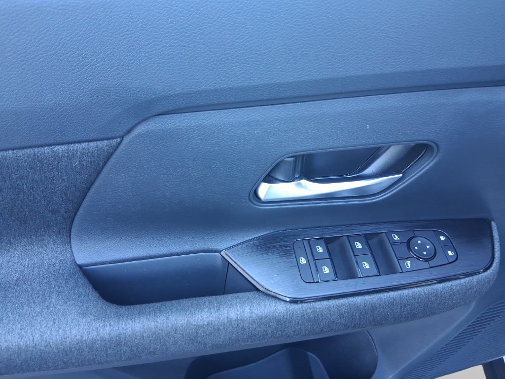 Used 2025 Nissan Kicks SV FWD image 14