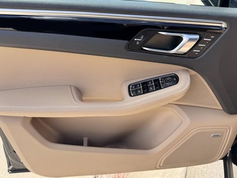 Used 2023 Porsche Macan AWD/4WD image 14