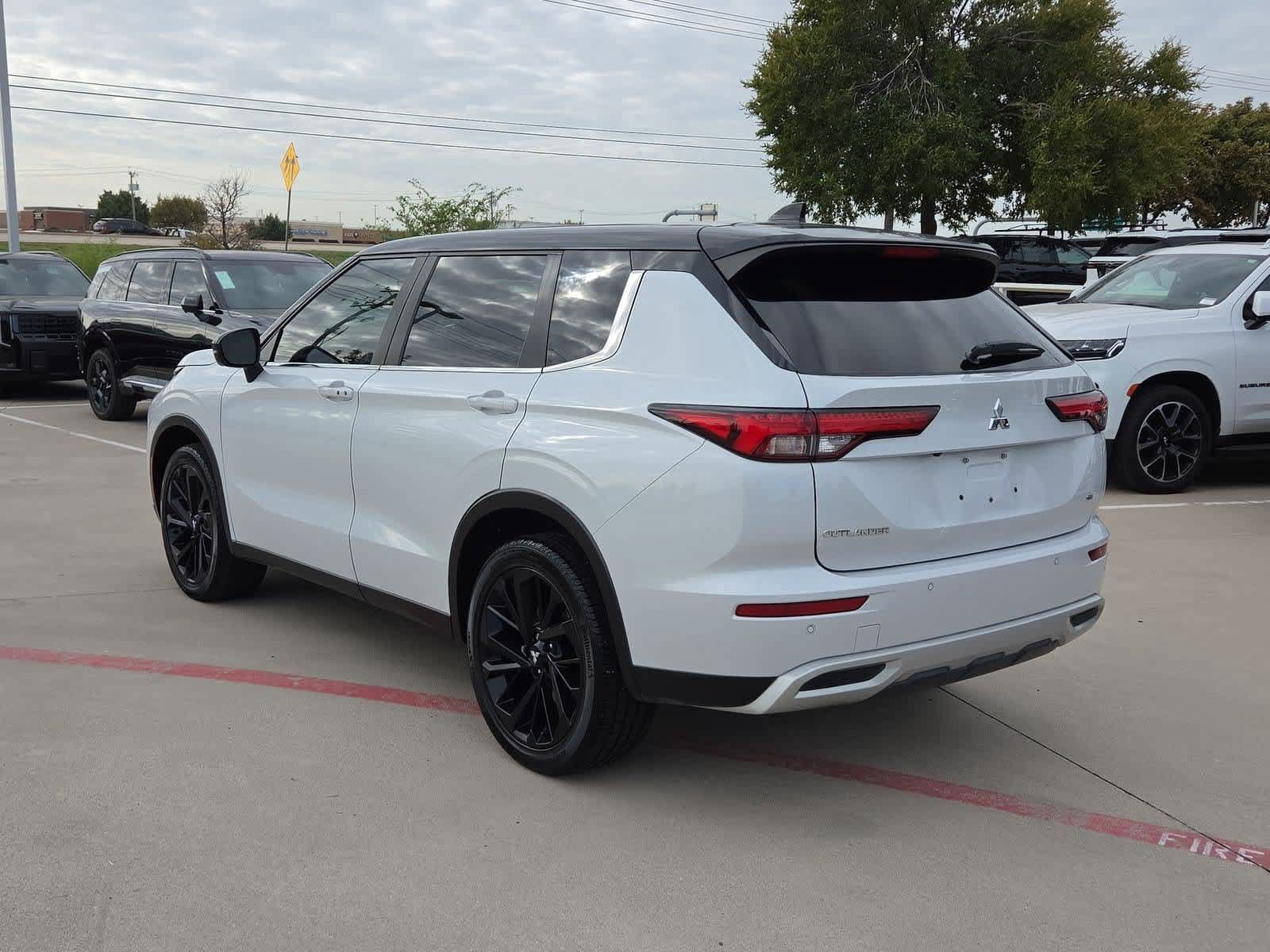 Used 2022 Mitsubishi Outlander SE FWD image 4