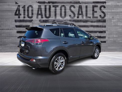Used 2018 Toyota RAV4 XLE AWD/4WD image 3