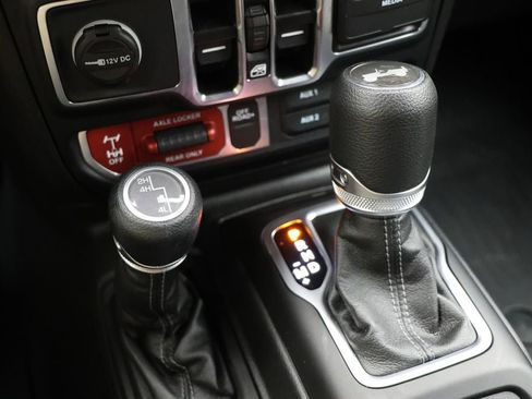 Used 2024 Jeep Wrangler Willys image 25