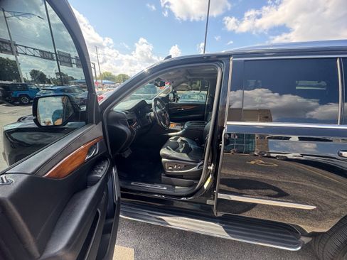 Used 2016 Cadillac Escalade Luxury AWD/4WD image 8