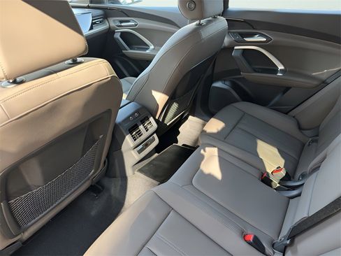 Used 2025 Audi Q5 Premium w/ Convenience Package image 42