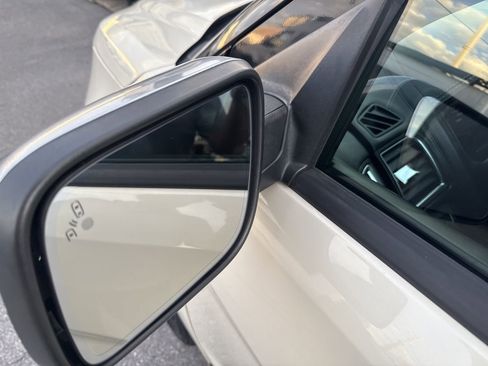 Used 2018 Ford Explorer Platinum image 11