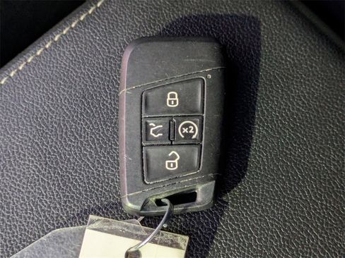 Used 2024 Volkswagen Tiguan SE R-Line image 30