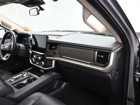 Used 2024 Ford Expedition XLT image 12
