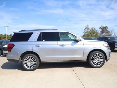Used 2023 Ford Expedition Limited AWD/4WD image 3