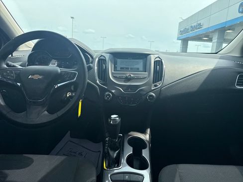 Used 2018 Chevrolet Cruze LT FWD image 22