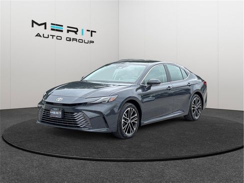 Used 2025 Toyota Camry XLE image 4