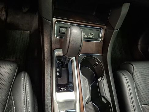 Certified 2025 Subaru Ascent Touring AWD/4WD image 16