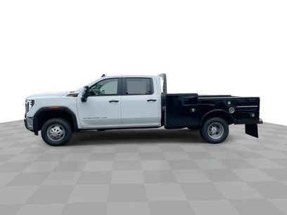 New 2025 GMC Sierra 3500 Pro w/ Convenience Package