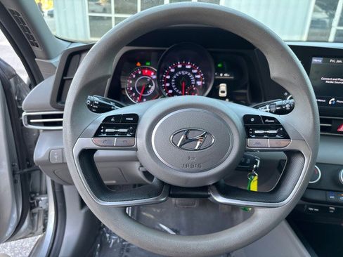 Used 2022 Hyundai Elantra SE w/ Preferred Accessory Package image 13