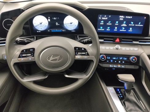 Used 2024 Hyundai Elantra SEL FWD image 22