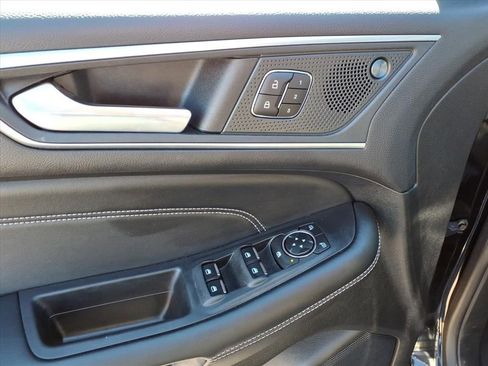 Used 2024 Ford Edge Titanium image 14