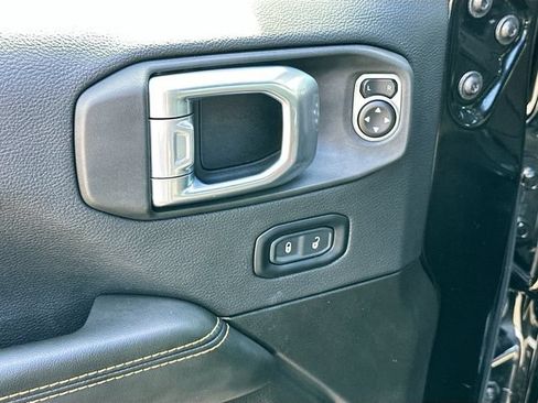 Used 2024 Jeep Wrangler Unlimited Sahara w/ Technology Group AWD/4WD image 19