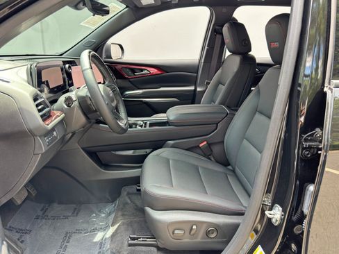 Used 2025 Chevrolet Traverse Z71 w/ Enhanced Driving Package AWD/4WD image 16