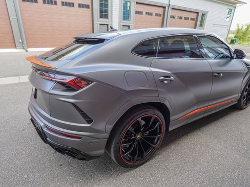 Used 2022 Lamborghini Urus AWD/4WD image 31
