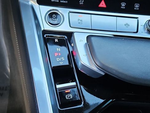 Used 2024 Audi Q8 e-tron Premium Plus image 12