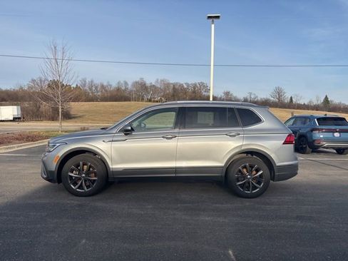 Used 2022 Volkswagen Tiguan SE image 9