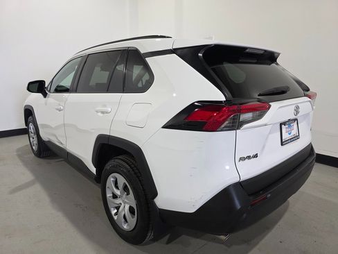 Used 2021 Toyota RAV4 LE image 32