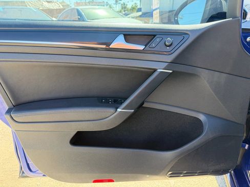 Used 2018 Volkswagen Golf R 4-Door image 9