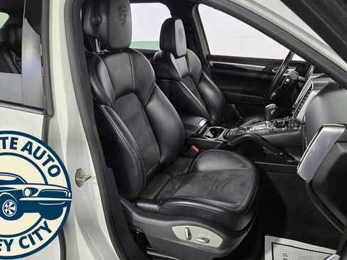 Used 2018 Porsche Cayenne Platinum Edition image 33