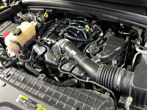 Used 2023 Jeep Grand Cherokee L Laredo image 28