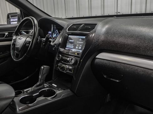 Used 2016 Ford Explorer XLT w/ Equipment Group 202A FWD image 12