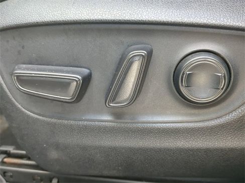 Used 2020 Toyota RAV4 XLE image 23