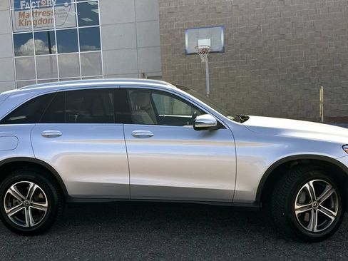 Used 2019 Mercedes-Benz GLC 300 4MATIC image 5