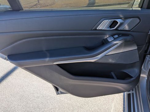 Used 2023 BMW X7 xDrive40i w/ Executive Package image 29