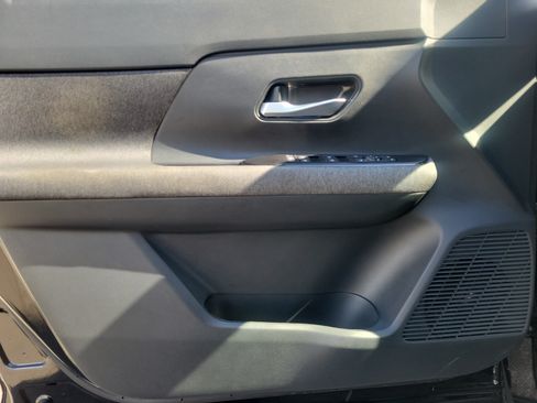 Certified 2025 Nissan Kicks SV FWD image 14