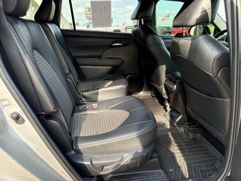 Used 2022 Toyota Highlander XSE image 15