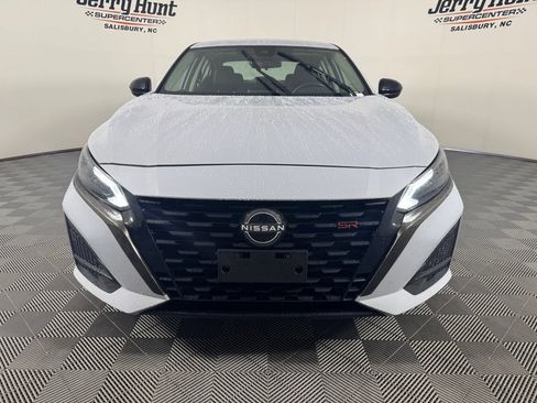 Used 2023 Nissan Altima 2.5 SR AWD/4WD image 5