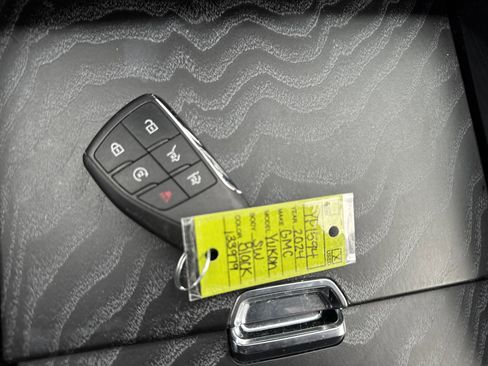 Used 2024 GMC Yukon XL Denali AWD/4WD image 26