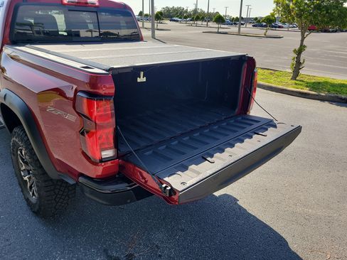 Used 2026 Chevrolet Colorado ZR2 w/ Technology Package AWD/4WD image 12